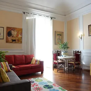 https://elegante-appartamento-centro-storico.sicilyhotelsitaly.net